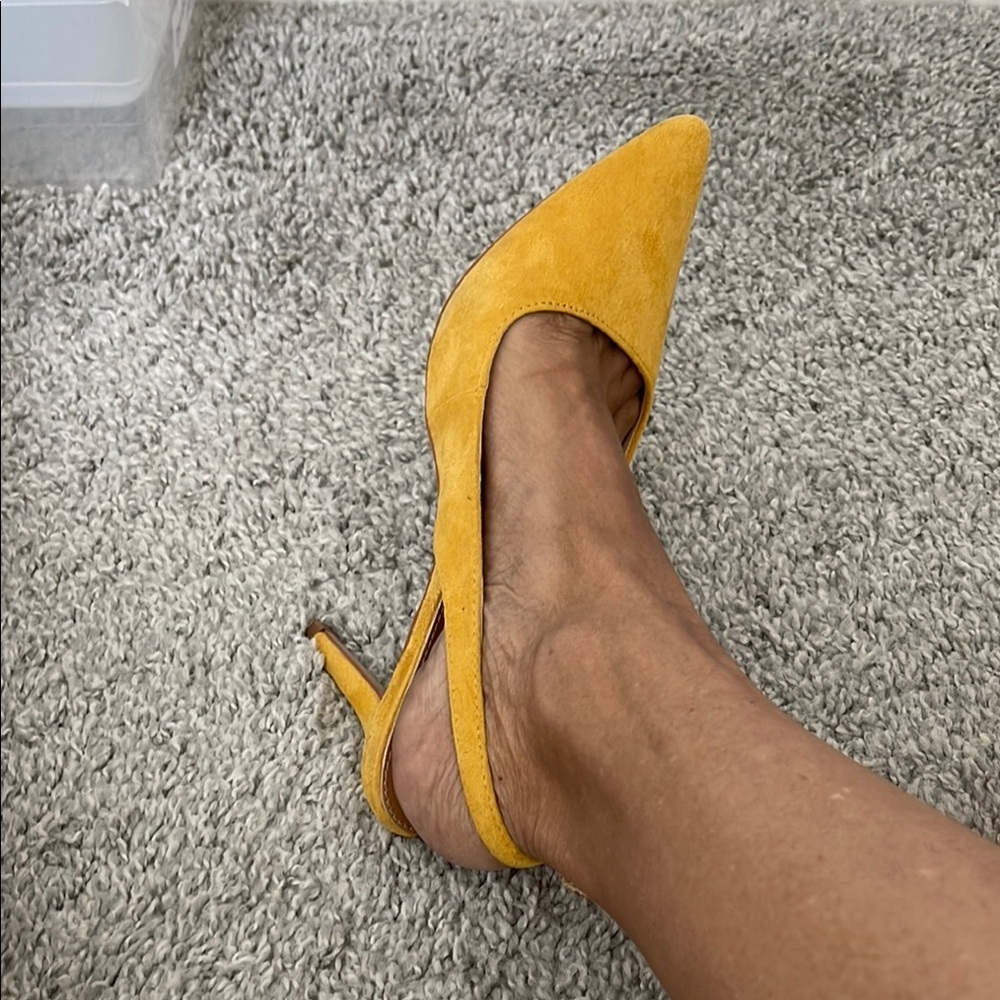 Rouge Helium Women's Yellow Slingback Heels - Picture 6 of 6